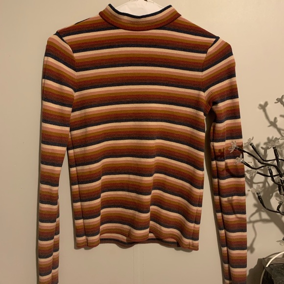 Horizontal striped turtle neck, long sleeve from American Eagle - Picture 1 of 3